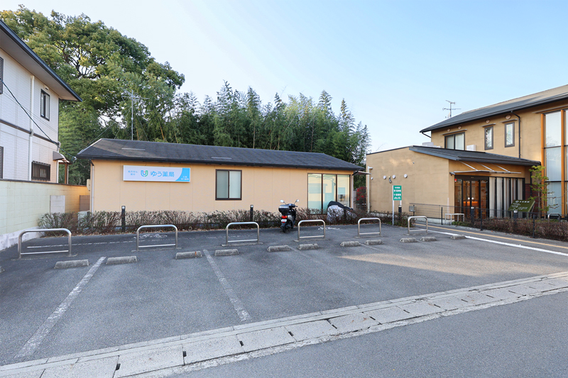 医院前駐車場6台